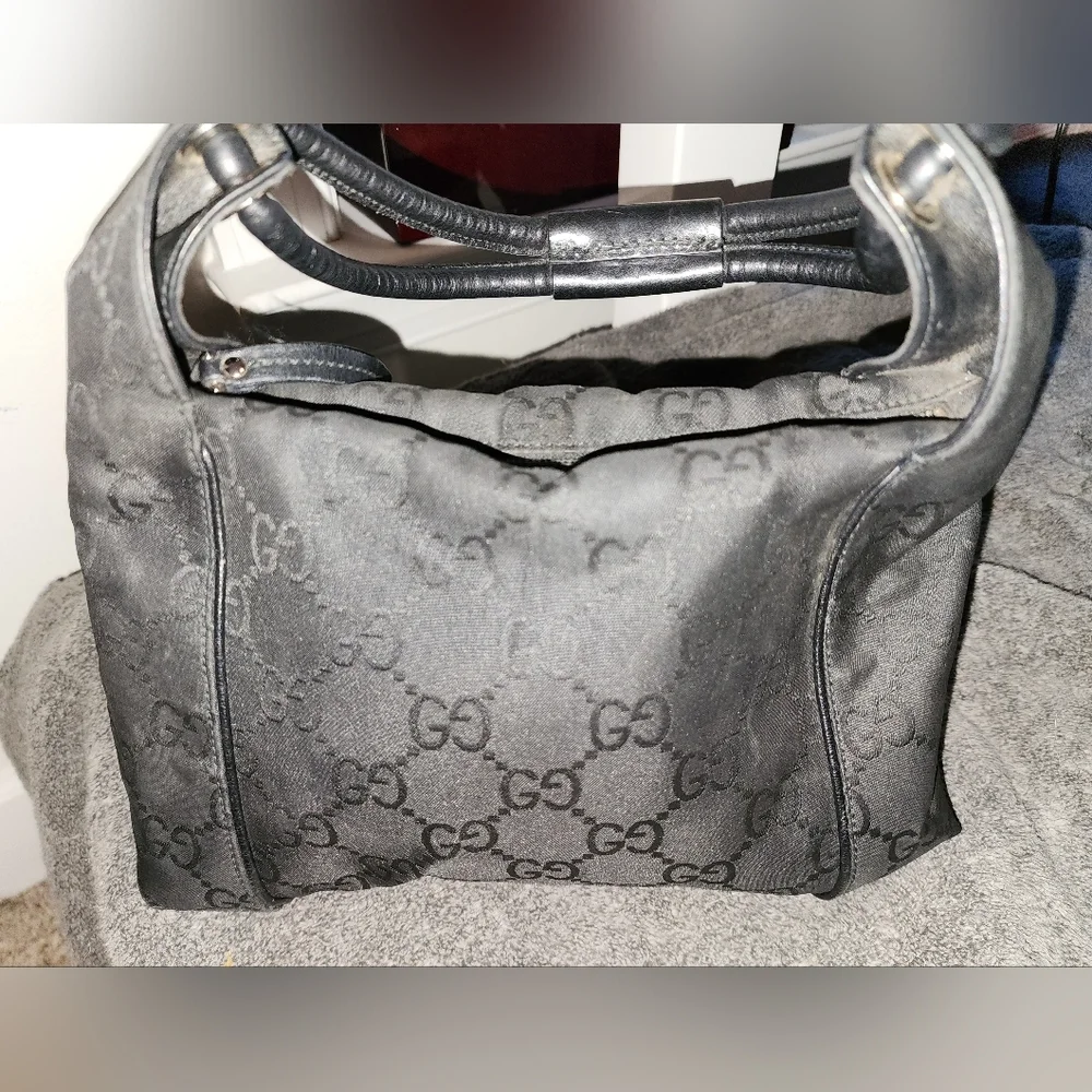 Preowned Authenticated Gucci black handbag‎